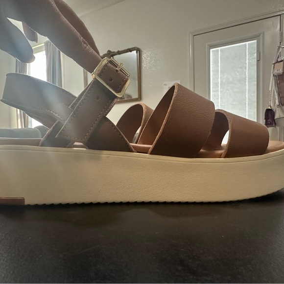 Mila Paoli Tan Leather Sandals - Picture 4 of 6